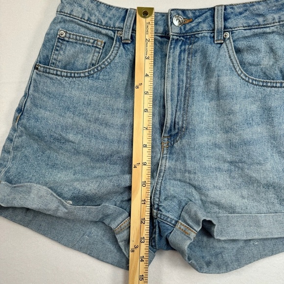 Divided H&M Roll Hem Boyfriend Shorts Womens Size 6 High Waisted Light Wash - Picture 7 of 9